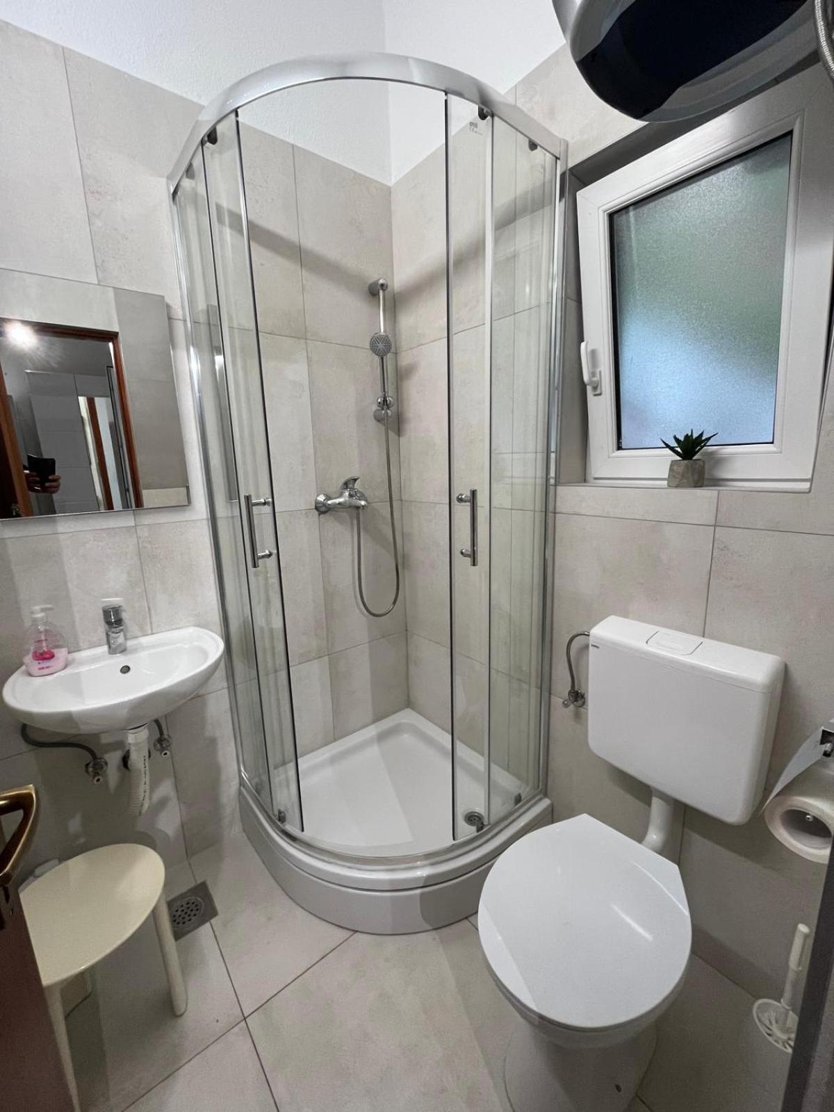 Hostel Scardona Скрадин Екстериор снимка