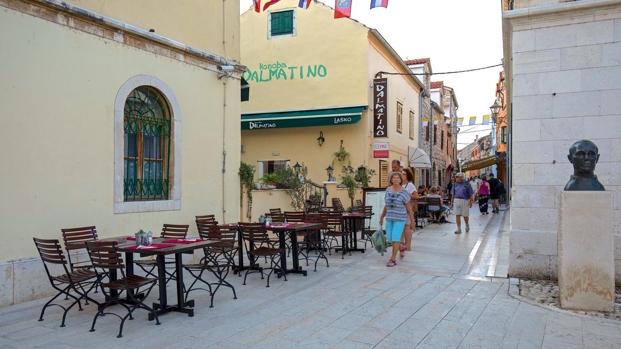 Hostel Scardona Скрадин Екстериор снимка
