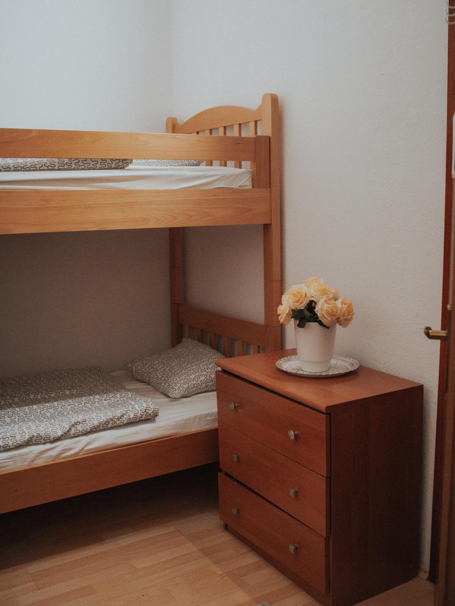 Hostel Scardona Скрадин Екстериор снимка