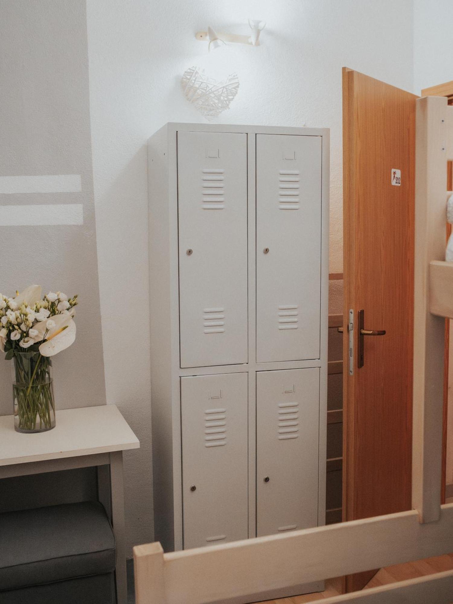 Hostel Scardona Скрадин Екстериор снимка